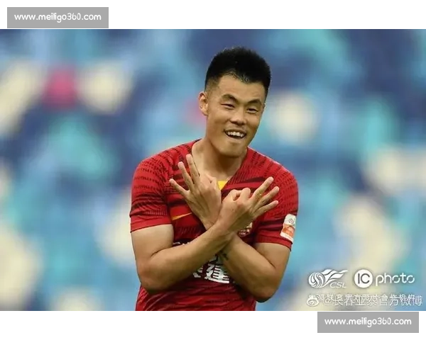 杜震宇盛赞谭龙破纪录:这是亚泰传承的荣耀 杜震宇盛赞谭龙破纪录:这是亚泰传承的荣耀